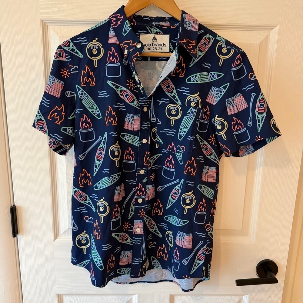 Chubbies Solo Brands Navy Blue Graphic Short Sleeve Shirt Neon Design